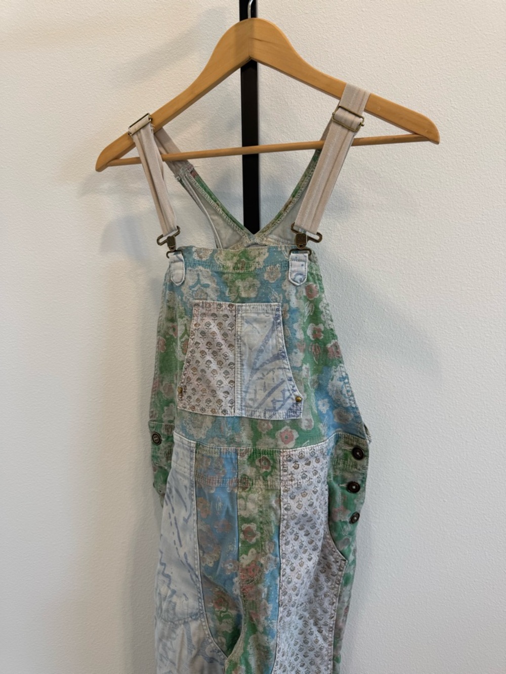 Anthropologie Pilcro The Wanderer Patchwork Floral Overalls Sz 29 Cottage Boho - Picture 3 of 5